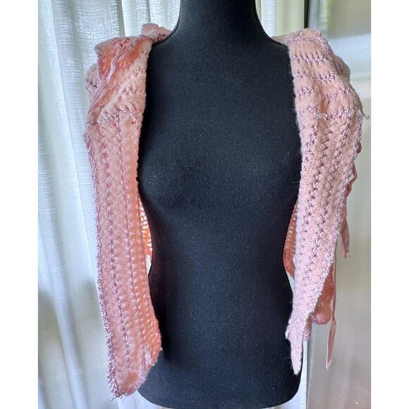 Vintage 50s bed jacket, soft pastel pink crocheted bed robe, knitted capelet - Picture 10 of 10